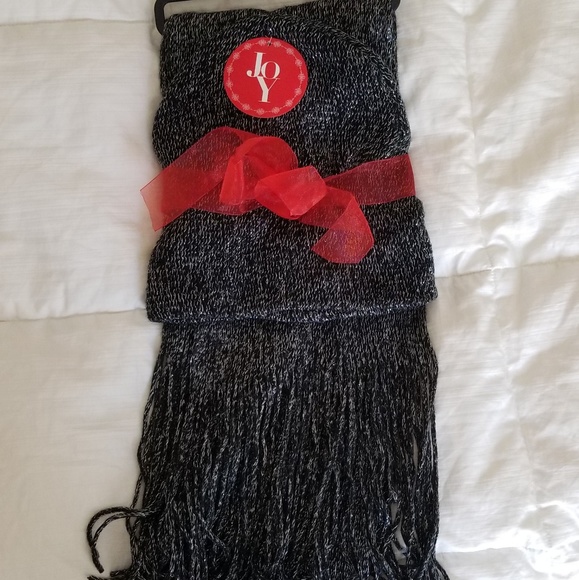 Scarf and beanie set - Picture 2 of 3